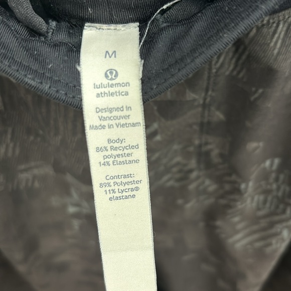 48. Lululemon T.H.E. Short Linerless 11"
The Elements Cyberspace Black MED - Picture 7 of 9